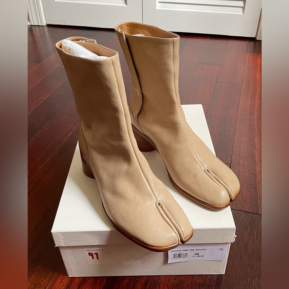Maison Margiela Tabi Beige Chelsea Boots Size 40 NWB